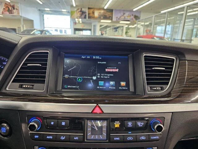 2017 Hyundai Genesis - Image 14 of 19