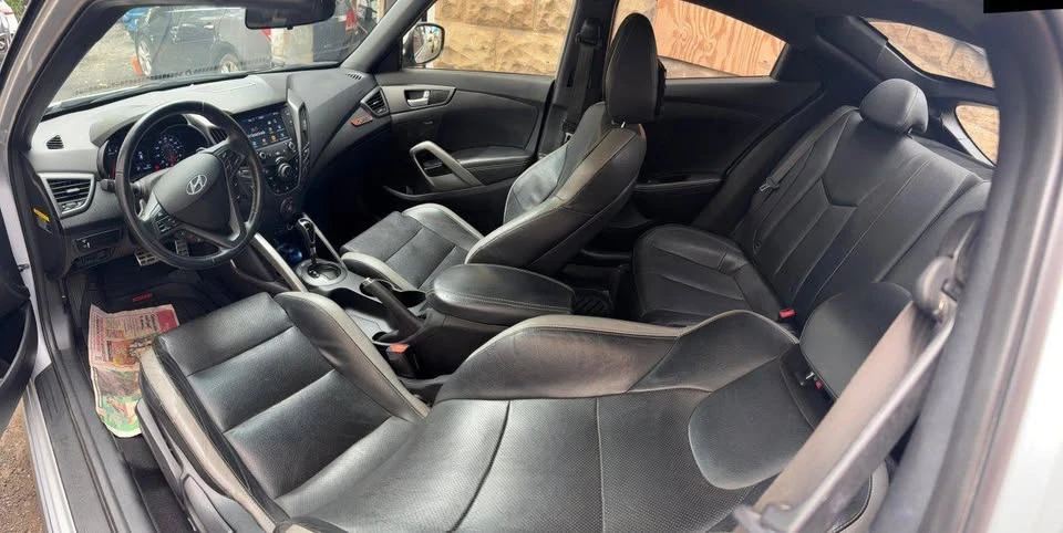 2017 Hyundai Veloster - Image 4 of 5