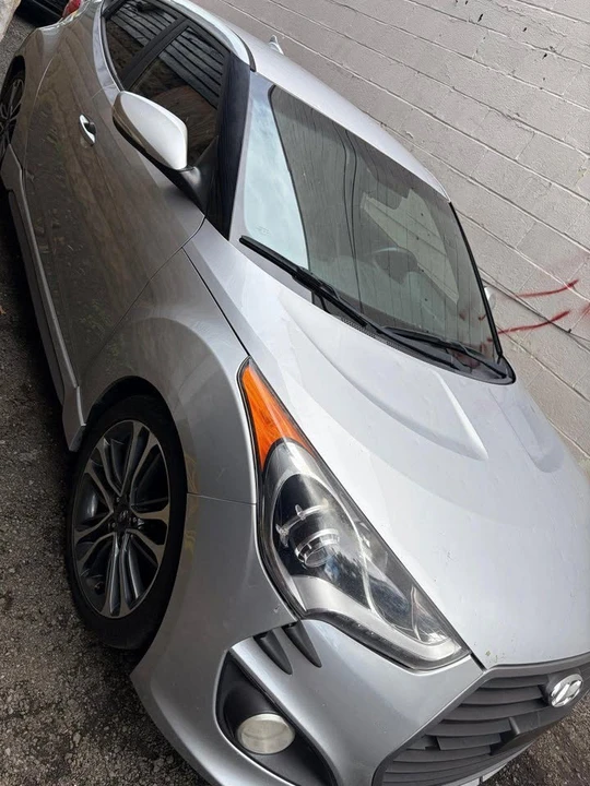 2017 Hyundai Veloster - Image 2 of 5