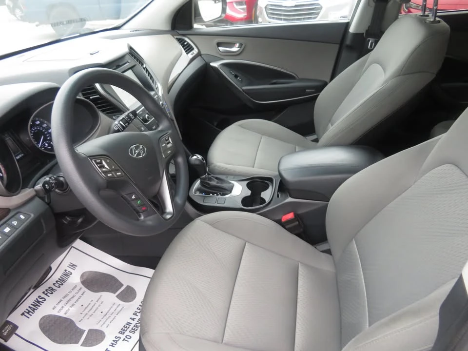 2017 Hyundai Santa Fe - Image 4 of 5