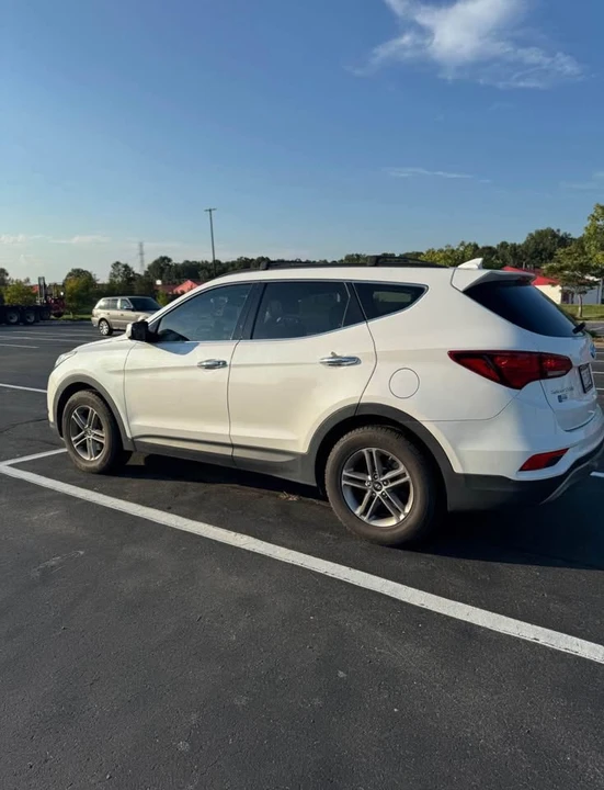 2017 Hyundai Santa Fe - Image 6 of 10