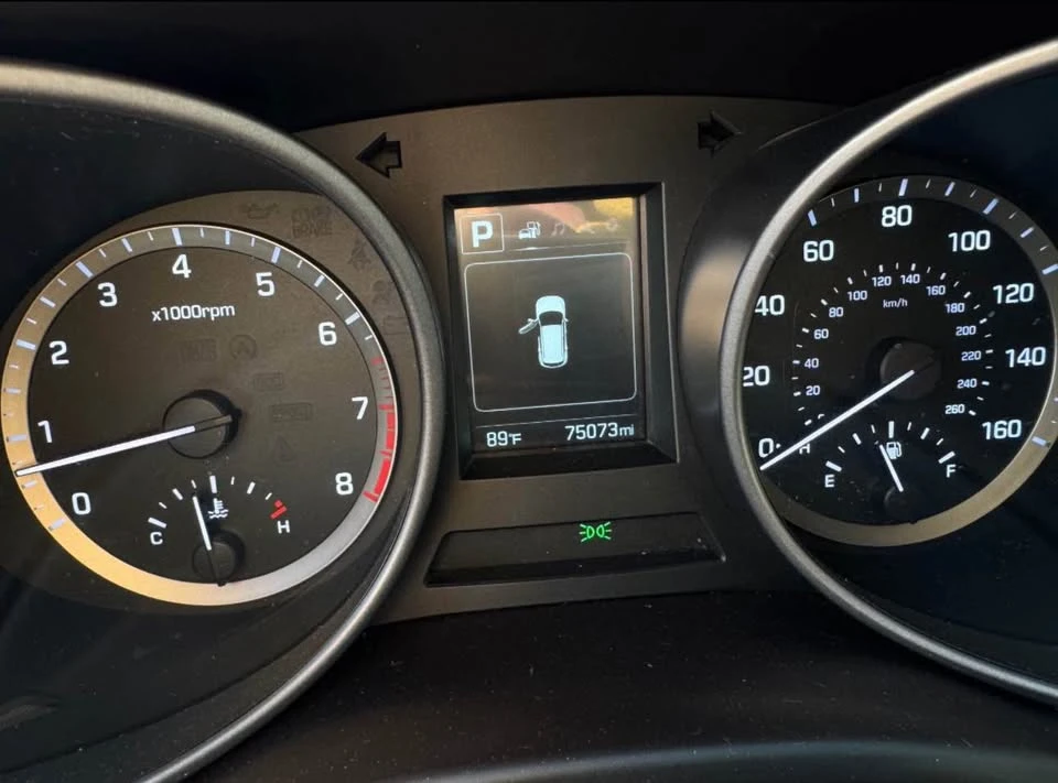2017 Hyundai Santa Fe - Image 9 of 10