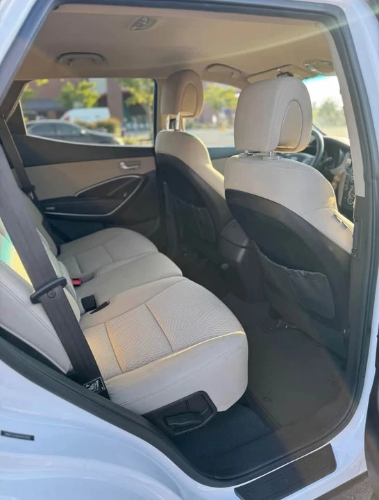 2017 Hyundai Santa Fe - Image 5 of 10