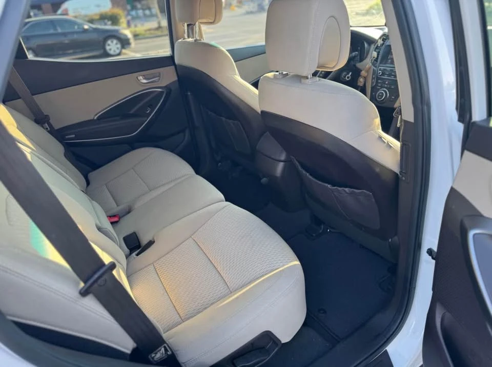 2017 Hyundai Santa Fe - Image 4 of 10
