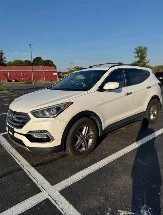 2017 Hyundai Santa Fe - Image 7 of 10