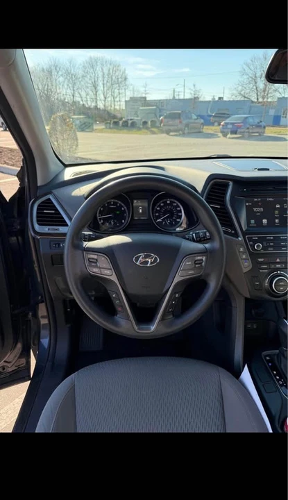 2017 Hyundai Santa Fe - Image 7 of 12