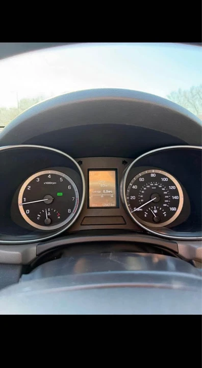 2017 Hyundai Santa Fe - Image 6 of 12