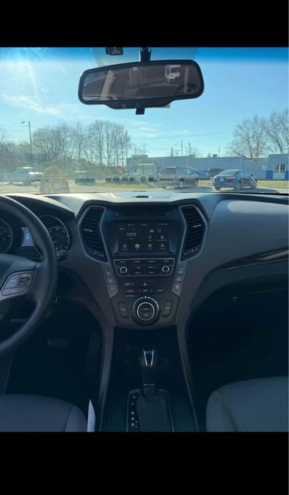 2017 Hyundai Santa Fe - Image 8 of 12