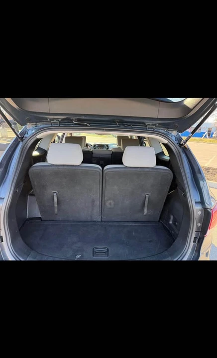 2017 Hyundai Santa Fe - Image 9 of 12