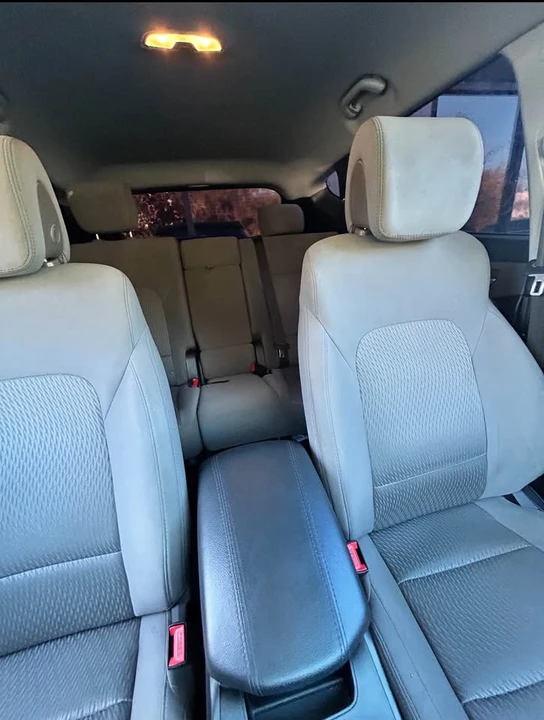 2017 Hyundai Santa Fe - Image 10 of 12