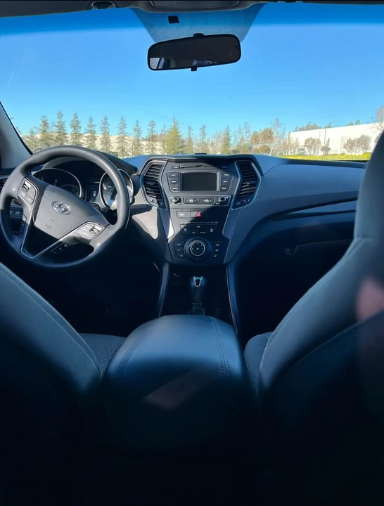 2017 Hyundai Santa Fe - Image 9 of 12