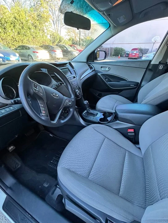 2017 Hyundai Santa Fe - Image 11 of 12