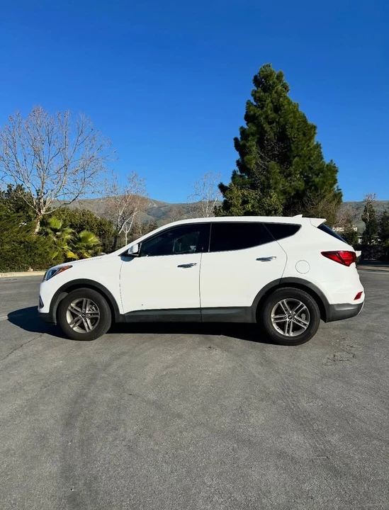 2017 Hyundai Santa Fe - Image 7 of 12
