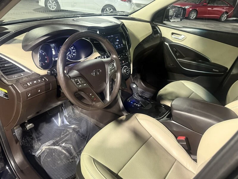 2017 Hyundai Santa Fe - Image 18 of 20
