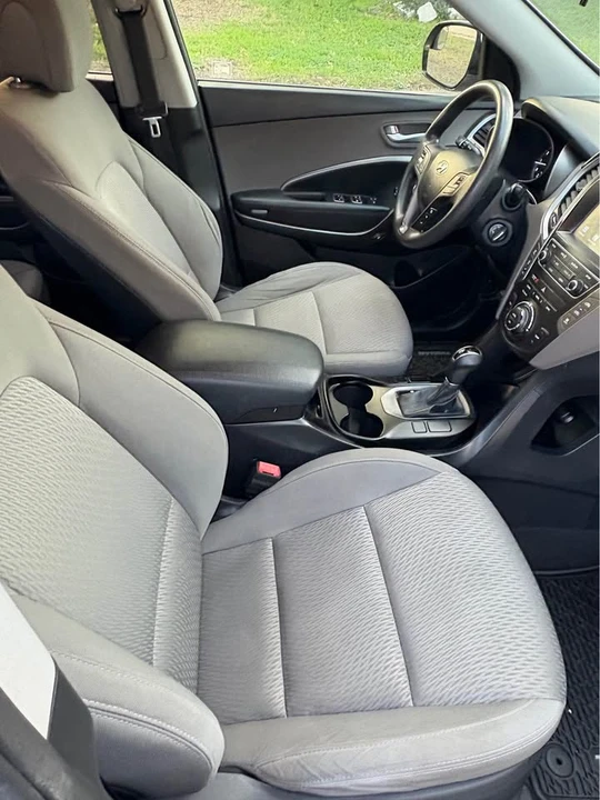 2017 Hyundai Santa Fe - Image 10 of 14