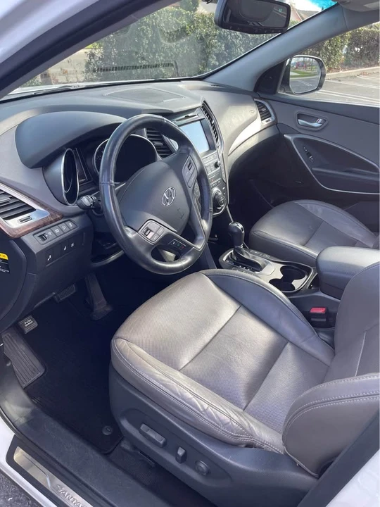 2017 Hyundai Santa Fe - Image 15 of 20