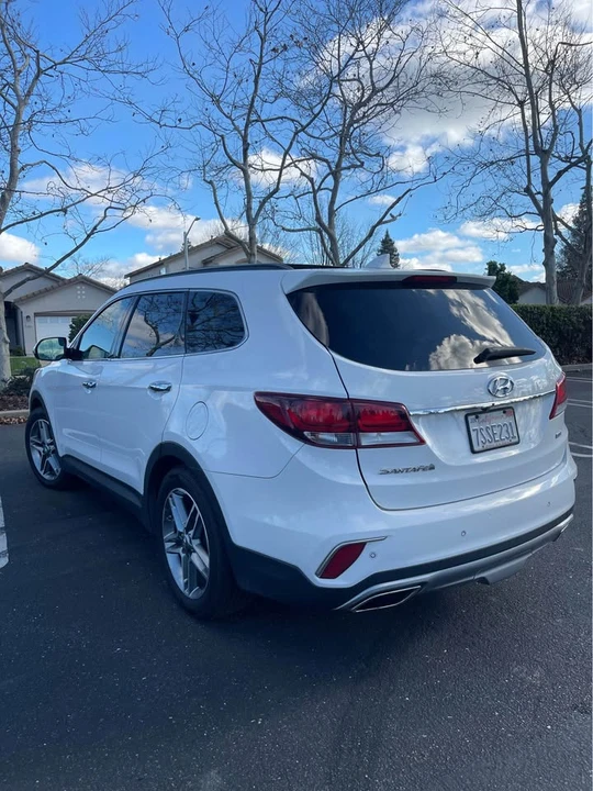 2017 Hyundai Santa Fe - Image 8 of 20