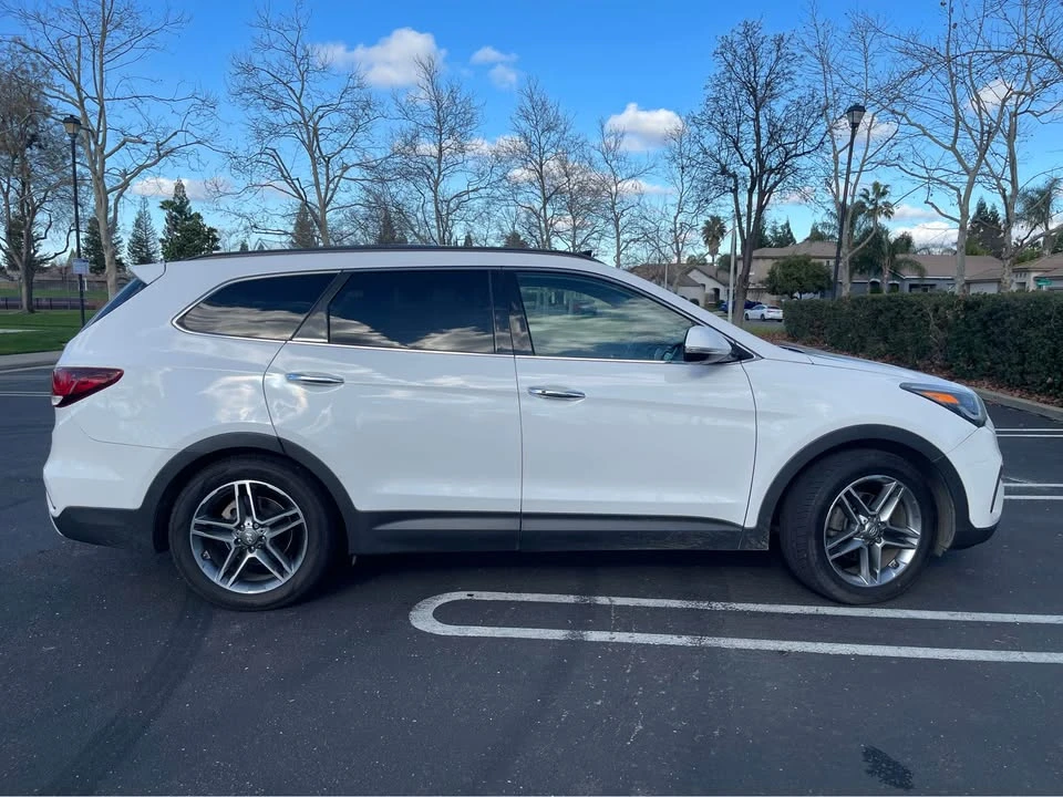 2017 Hyundai Santa Fe - Image 5 of 20