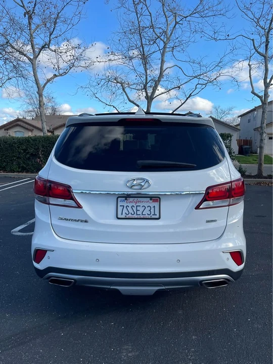 2017 Hyundai Santa Fe - Image 4 of 20