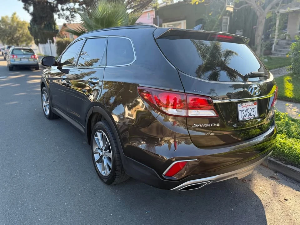 2017 Hyundai Santa Fe - Image 6 of 11