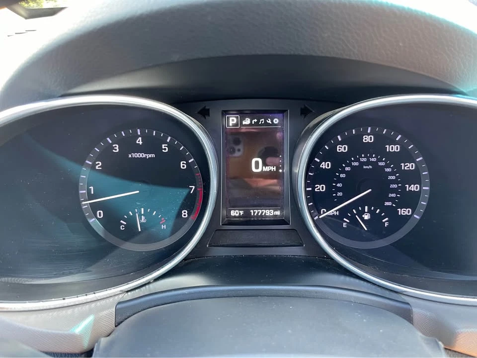 2017 Hyundai Santa Fe - Image 17 of 20