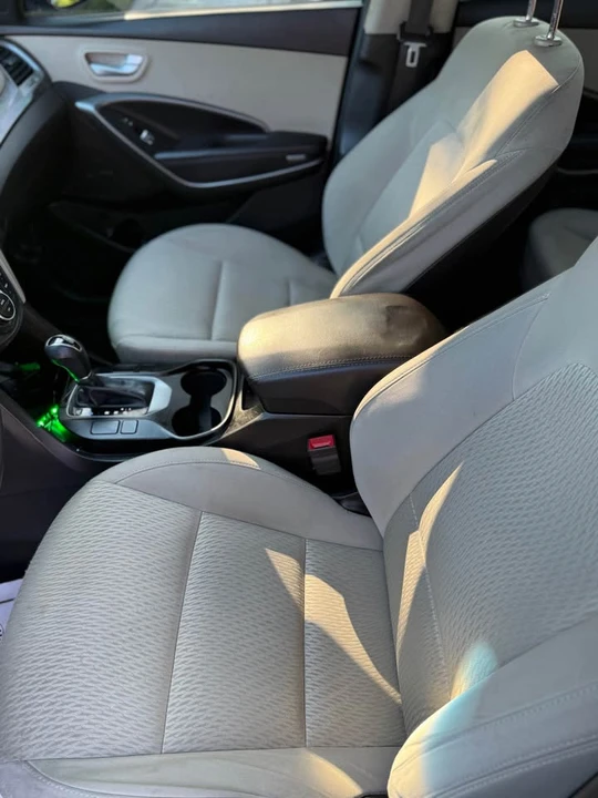 2017 Hyundai Santa Fe - Image 7 of 11