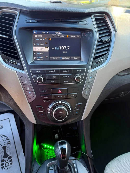 2017 Hyundai Santa Fe - Image 10 of 11