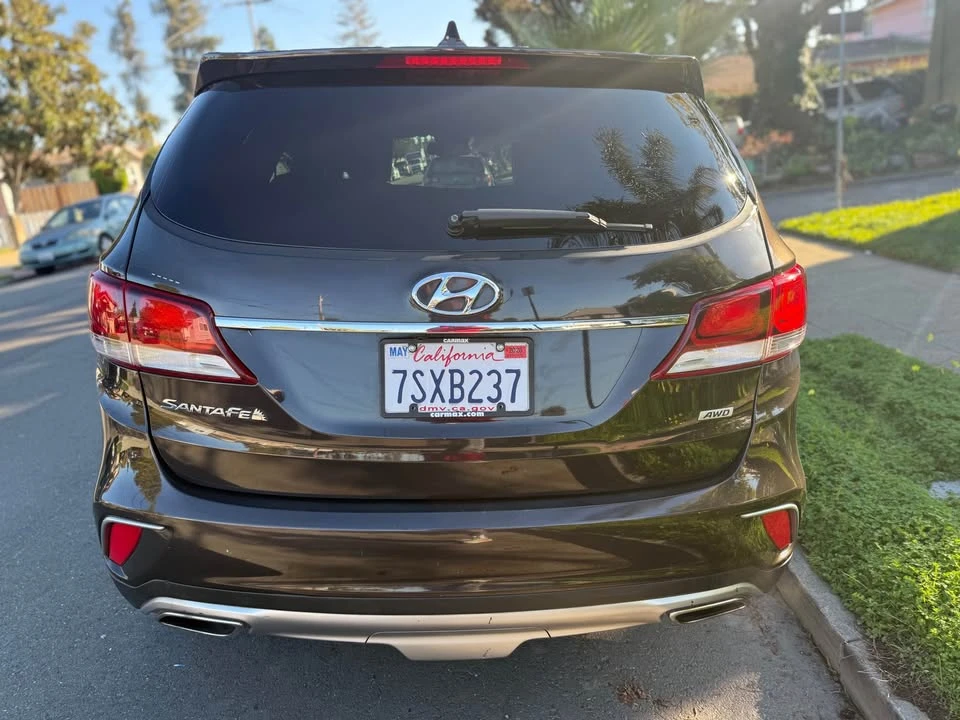 2017 Hyundai Santa Fe - Image 5 of 11