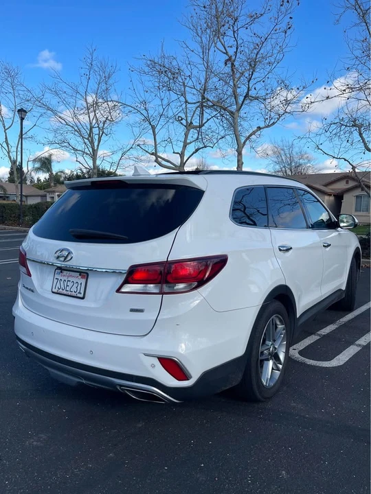2017 Hyundai Santa Fe - Image 7 of 20