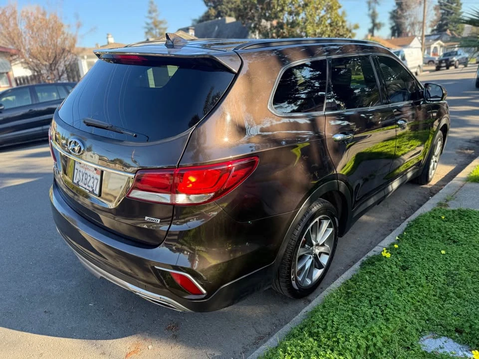 2017 Hyundai Santa Fe - Image 4 of 11