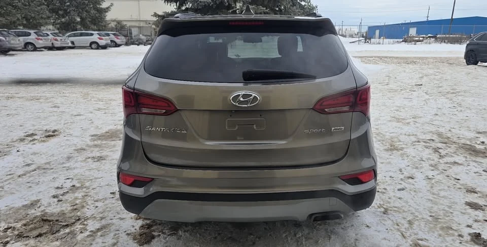 2017 Hyundai Santa Fe - Image 8 of 20