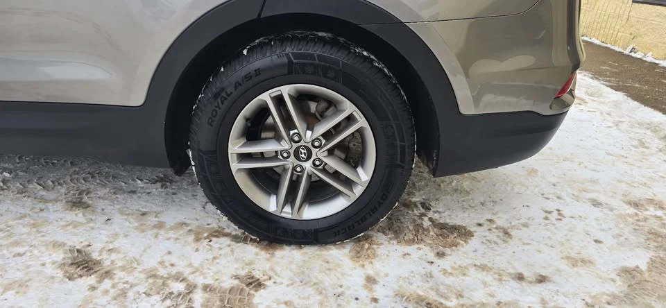 2017 Hyundai Santa Fe - Image 9 of 20