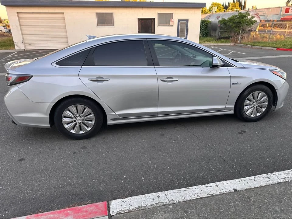 2017 Hyundai Sonata - Image 8 of 18
