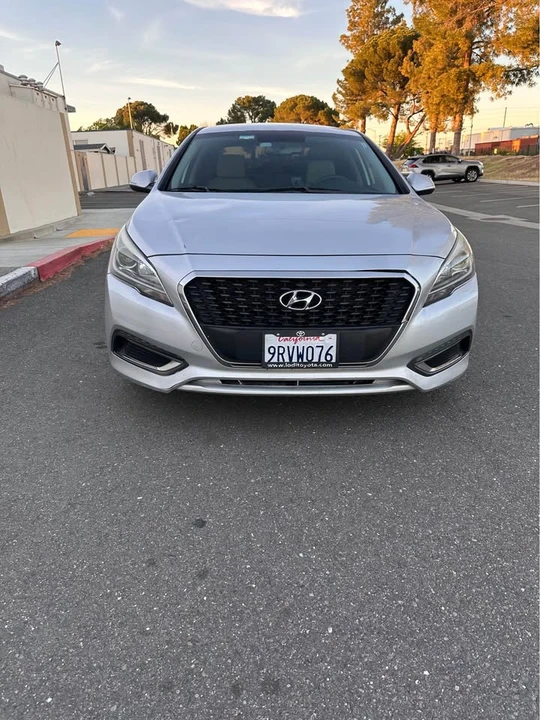 2017 Hyundai Sonata - Image 4 of 18