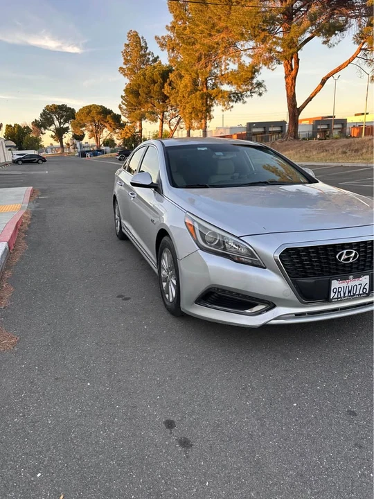 2017 Hyundai Sonata - Image 2 of 18
