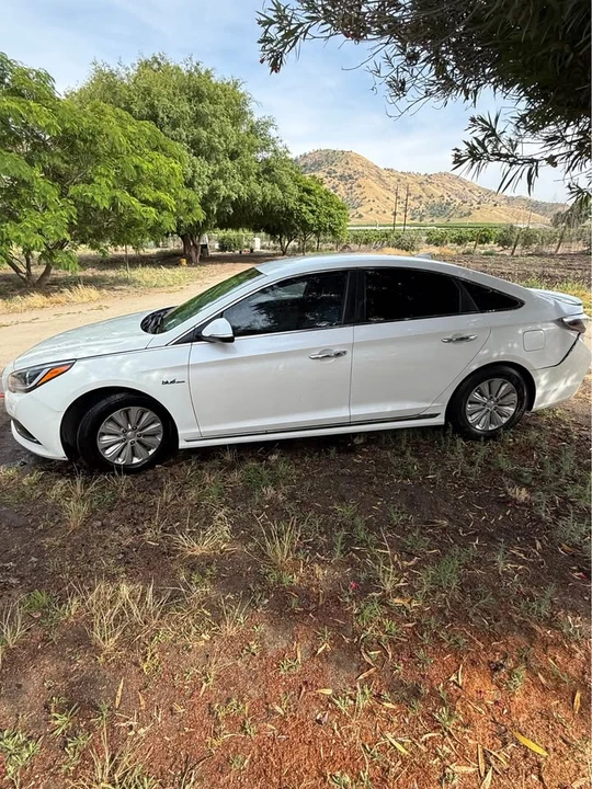 2017 Hyundai Sonata - Image 4 of 10