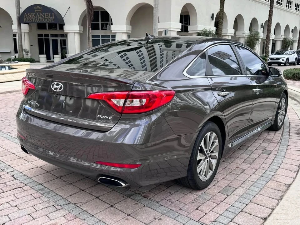 2017 Hyundai Sonata - Image 4 of 18