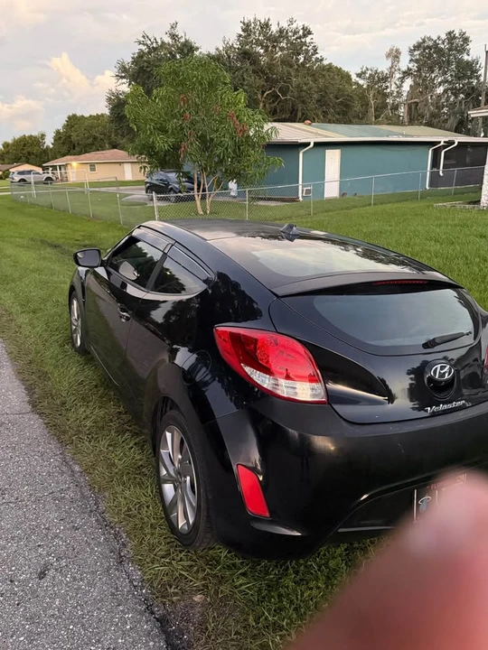 2017 Hyundai Veloster - Image 2 of 4