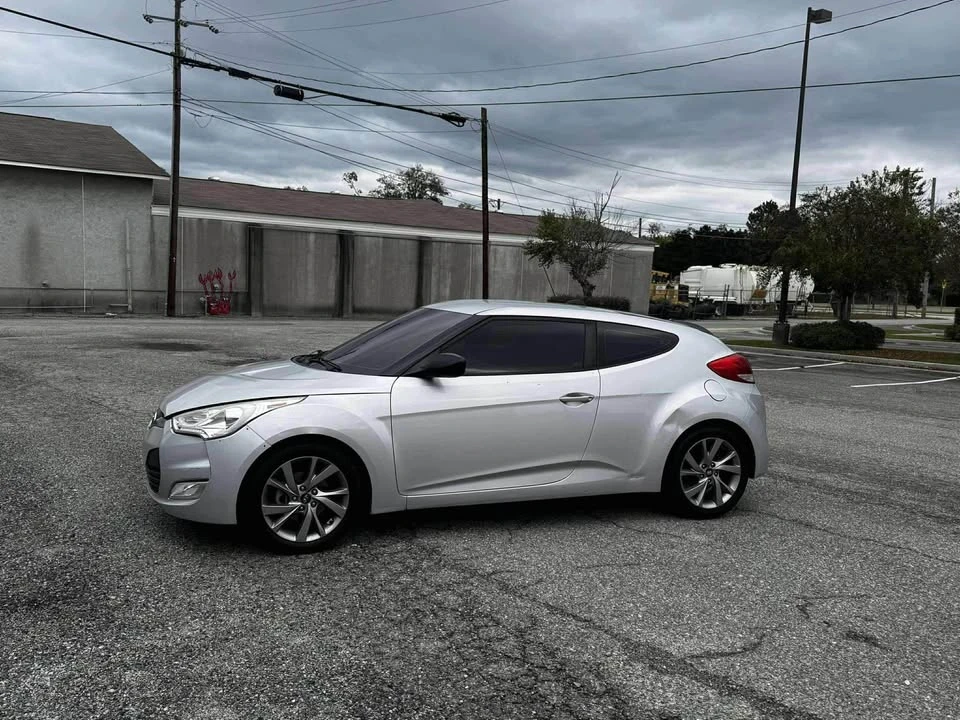 2017 Hyundai Veloster - Image 2 of 9