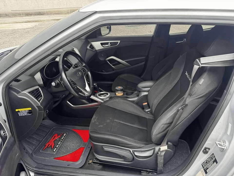 2017 Hyundai Veloster - Image 8 of 9