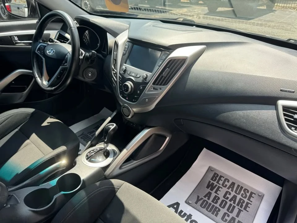 2017 Hyundai Veloster - Image 15 of 19