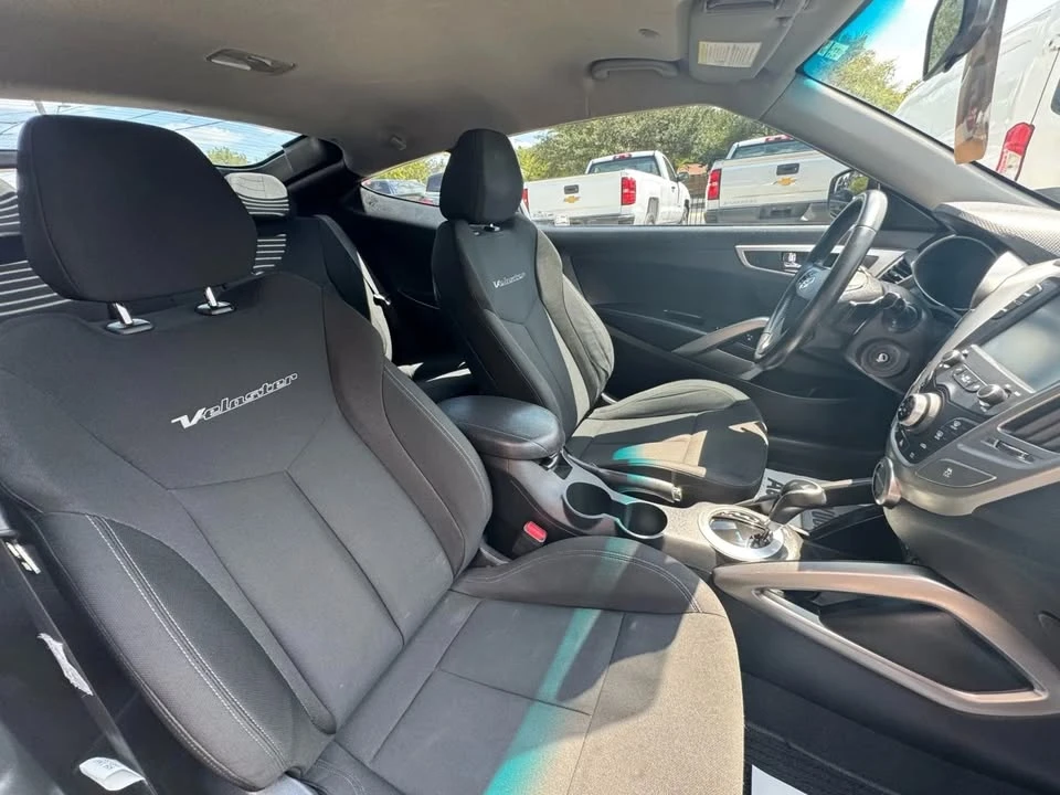 2017 Hyundai Veloster - Image 16 of 19