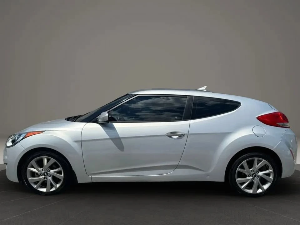 2017 Hyundai Veloster - Image 8 of 19