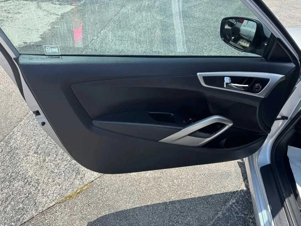 2017 Hyundai Veloster - Image 13 of 19