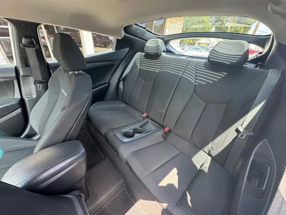 2017 Hyundai Veloster - Image 14 of 19