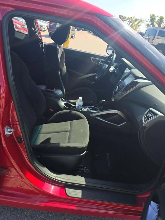 2017 Hyundai Veloster - Image 6 of 9