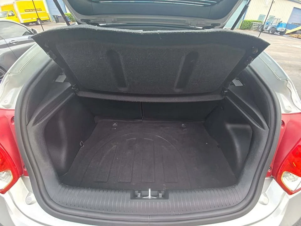 2017 Hyundai Veloster - Image 7 of 9