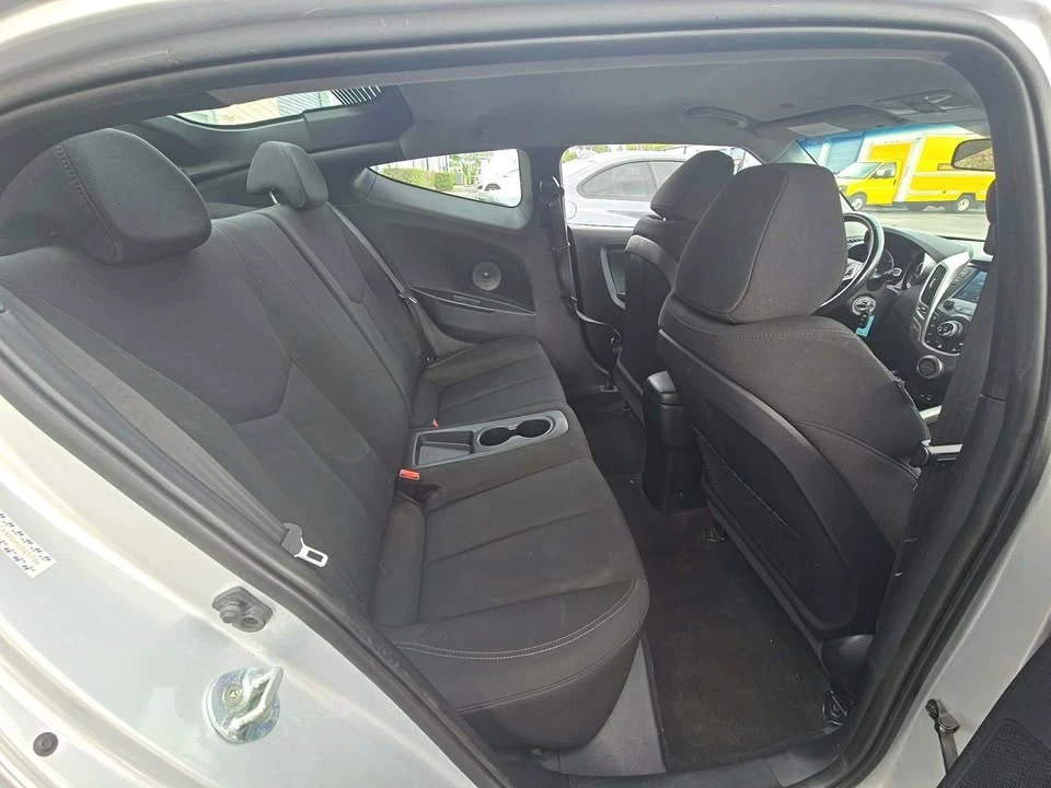 2017 Hyundai Veloster - Image 9 of 9