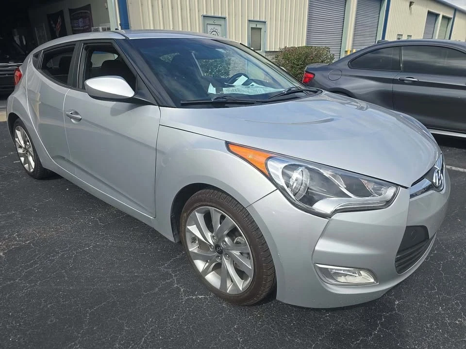 2017 Hyundai Veloster - Image 2 of 12