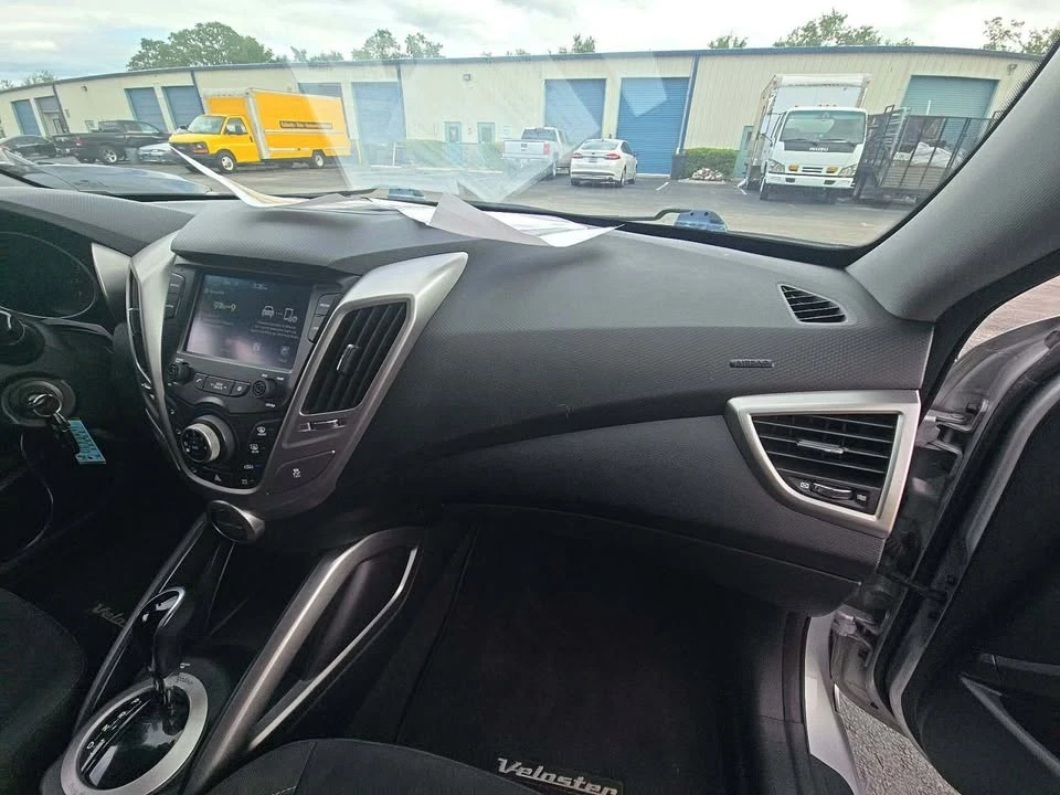 2017 Hyundai Veloster - Image 4 of 12
